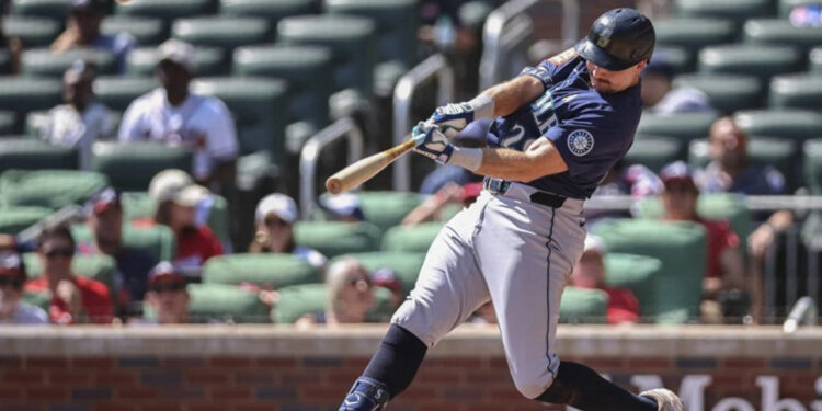 Raleigh conecta su jonrón 53 y Marineros humillan a Bravos 18-2