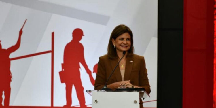 Raquel Peña anuncia carretera del Ámbar con fondos del presupuesto