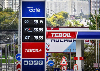Rusia sufre alza de combustibles por bombardeos ucranianos y fuerte demanda interna