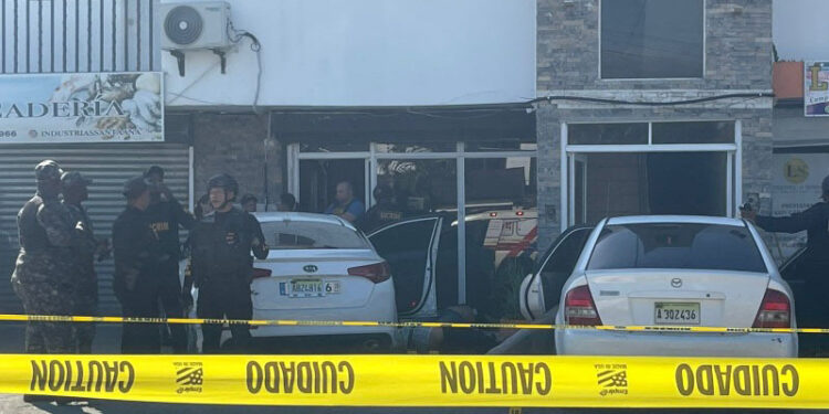 Suspenden a policías tras muerte de cinco hombres en Santiago durante presunto tiroteo