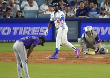 Teoscar Hernández conecta dos jonrones y guía triunfo de Dodgers sobre Rockies