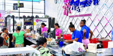Tiendas chinas cumplen Ley 16-92 y contratan más empleados dominicanos