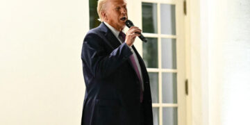 Trump advierte que aviones de Venezuela podrían ser derribados