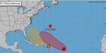 Vaguada provocará aguaceros este martes mientras vigilan onda tropical