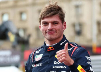 Verstappen logra la pole en Azerbaiyán tras caótica clasificación con seis banderas rojas