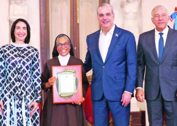 Abinader entrega premios a adultos mayores y resalta su aporte al país