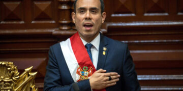 José Jerí asume la presidencia de Perú tras destitución de Dina Boluarte