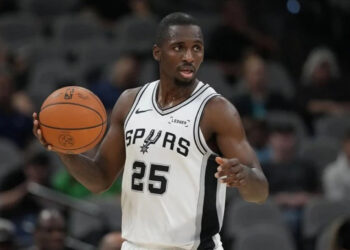 David Jones anota 20 puntos en triunfo de San Antonio ante Utah
