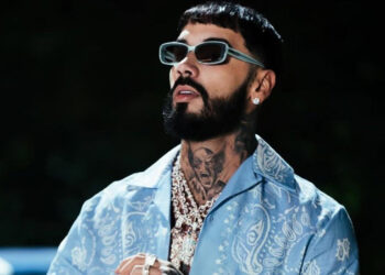 Demandan a Anuel por supuesta agresión en parque temático de Orlando