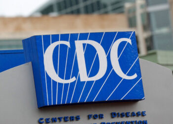 EE.UU. despide a más de 1,000 empleados de los CDC en medio del cierre del Gobierno