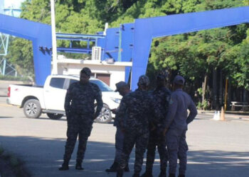 Evacúan personal de Codevi tras protesta de haitianos en Juana Méndez