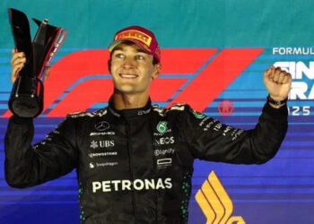 George Russell gana en Singapur y McLaren conquista el título de constructores