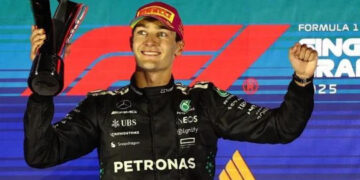 George Russell gana en Singapur y McLaren conquista el título de constructores