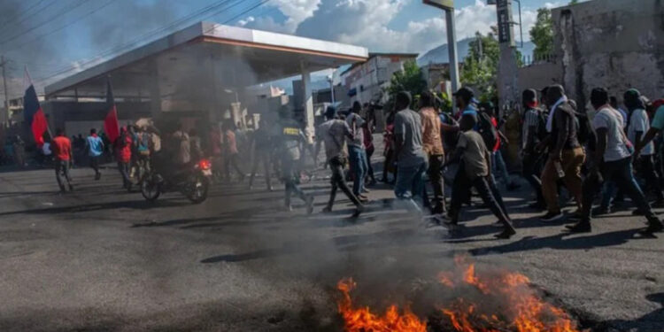 Haitianos lloran a víctimas de ataque con drones en Cité Soleil