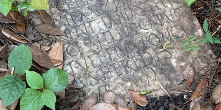 Hallan en Nueva Orleans una lápida romana perdida hace casi dos mil años