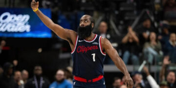Harden brilla con 30 puntos en victoria de Clippers sobre Suns
