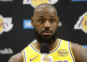 LeBron James desata críticas por usar truco publicitario para promocionar alcohol