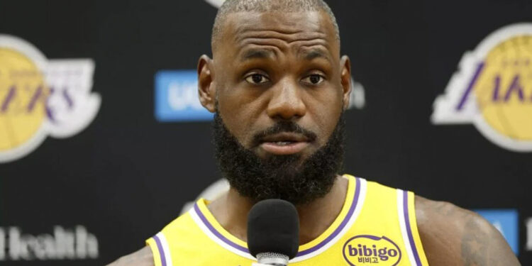 LeBron James desata críticas por usar truco publicitario para promocionar alcohol