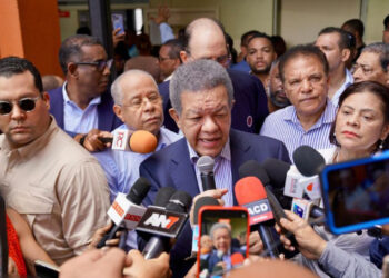 Leonel Fernández afirma que el Gobierno está en caída libre
