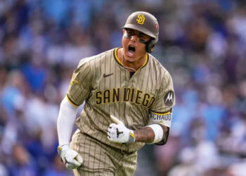 Machado y Miller lideran a los Padres en triunfo 3-0 sobre Cachorros