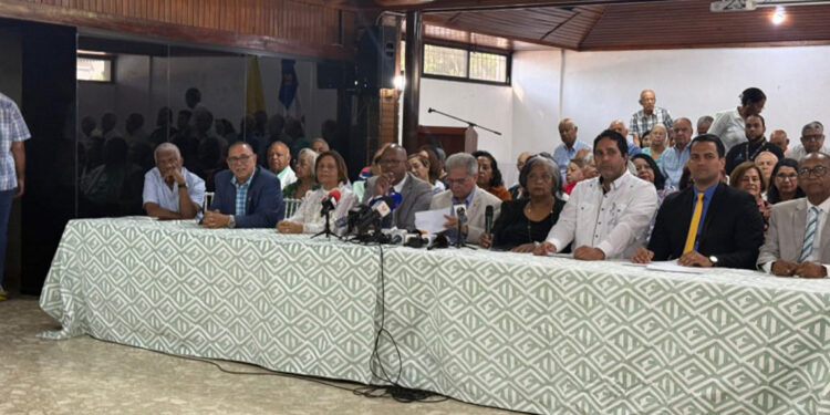 Médicos pensionados recibirán aumento salarial en enero 2026