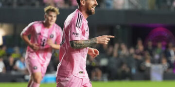 Messi marca doblete y guía triunfo del Inter Miami ante Nashville