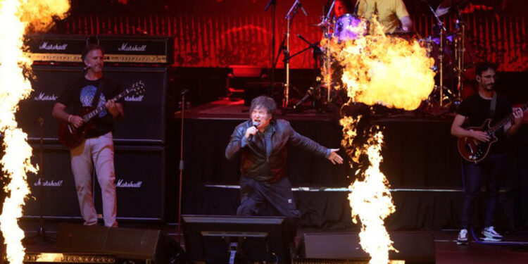 Milei da concierto de rock en plena tormenta política en Argentina