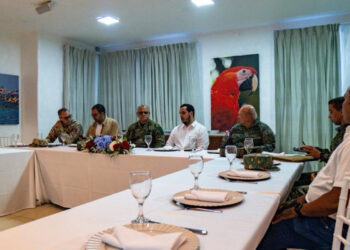 Ministro de Defensa supervisa verja fronteriza y se reúne con directivos de Codevi en Dajabón