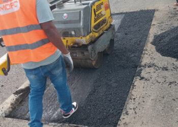 Obras Públicas corrige más de 50 baches en la Autopista Duarte