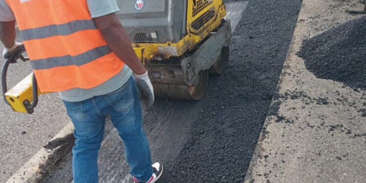 Obras Públicas corrige más de 50 baches en la Autopista Duarte