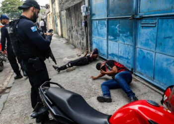 Operativo en favelas de Río deja al menos 64 muertos y 81 detenidos