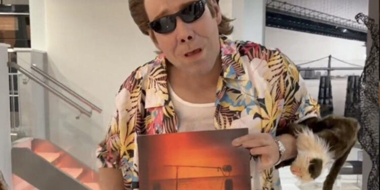 Romeo Santos anuncia nuevo álbum disfrazado de Ace Ventura en Halloween