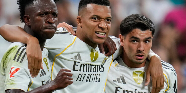 Vinicius y Mbappé guían al Real Madrid en triunfo 3-1 sobre el Villarreal