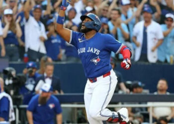 Vladdy Jr brilla con jonrón y lidera triunfo de Toronto ante los Yankees