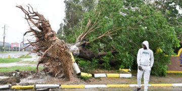 Huracán Melissa deja a Jamaica devastada: aeropuertos destruidos y más de 15,000 desplazados