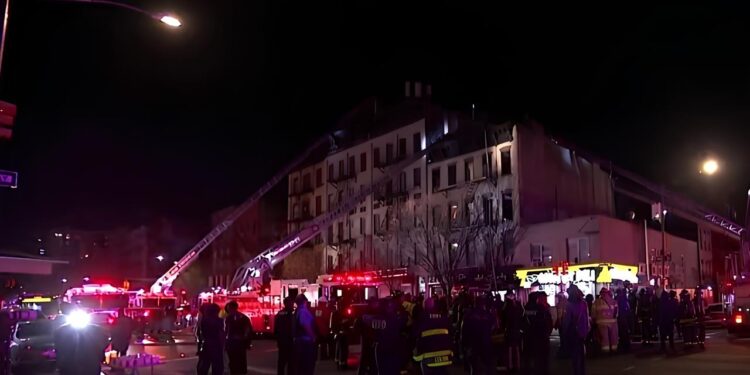 Incendio Arrasa Restaurante Y Deja 12 Familias Desalojadas En Manhattan