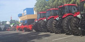 Abinader entrega maquinarias para modernizar Agricultura
