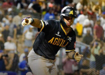 Águilas superan al Licey en extras y alcanzan 15 victorias