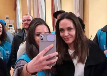 Angelina Jolie realiza visita sorpresa a hospitales y maternidades en Jersón, Ucrania