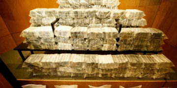 DNCD incauta 484 paquetes de cocaína en operativo frente a Pedernales