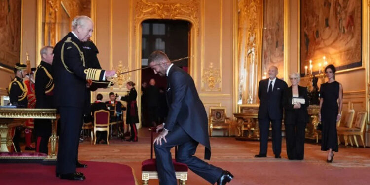 David Beckham es nombrado caballero por el rey Carlos III