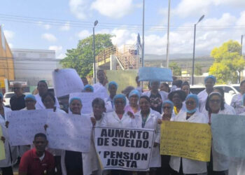 Enfermeras de SFM protestan frente al Hospital San Vicente de Paúl