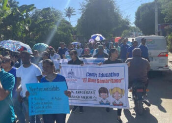 Exigen reactivar construcción de centros educativos tras tres días de paro en Montecristi
