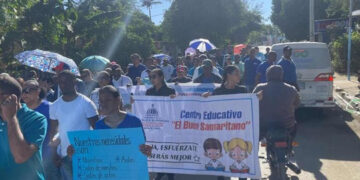 Exigen reactivar construcción de centros educativos tras tres días de paro en Montecristi