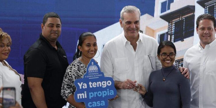 Gobierno entrega viviendas del plan Mi Vivienda en San Luis