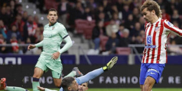 Griezmann anota doblete y pone al Atlético a la par del Barça