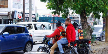 Intrant prohíbe medio casco y exige solo cascos homologados