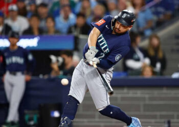 Josh Naylor firma contrato de cinco años con Seattle