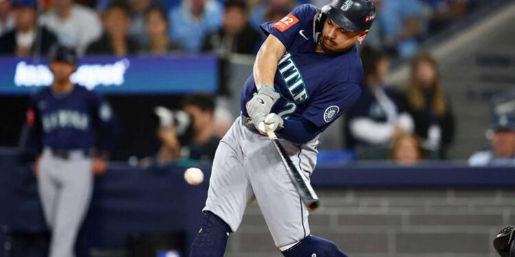 Josh Naylor firma contrato de cinco años con Seattle