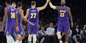 Luka y LeBron guían triunfo de Lakers sobre Clippers en Copa NBA